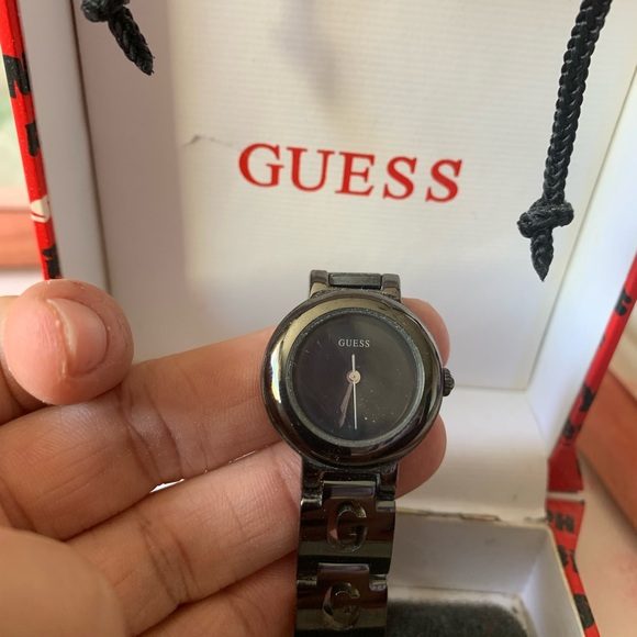 Black small watch: guess - Picture 5 of 6